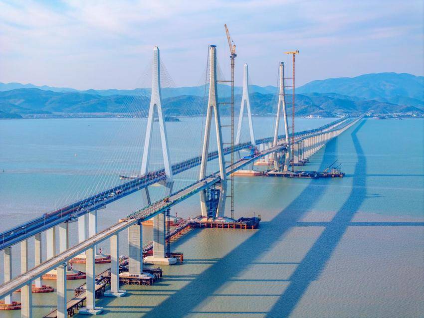 【交通强国】国内首条市域（郊）铁路跨海大桥合龙.docx