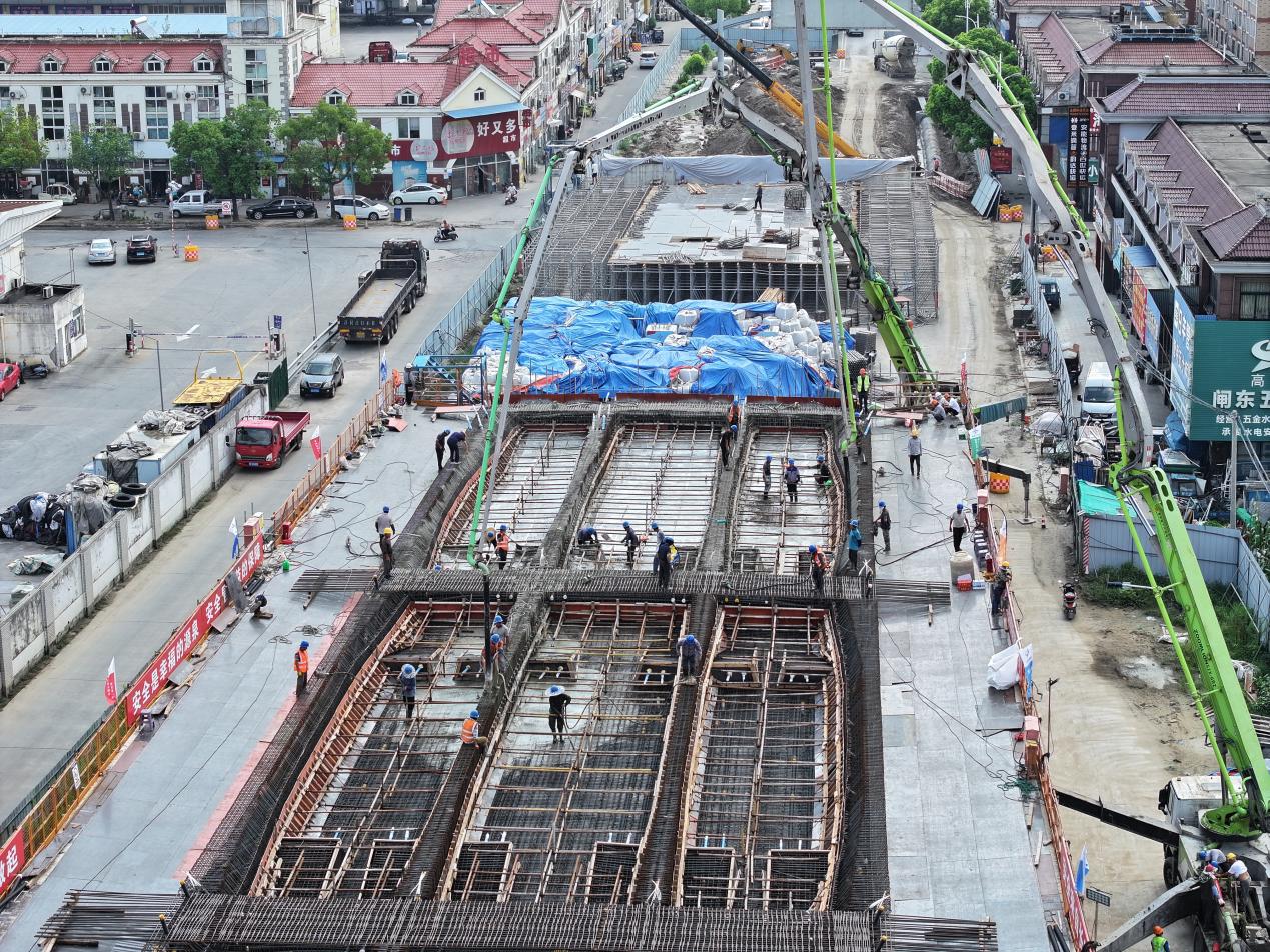 【一线传声】双桥套闸大桥上部结构首次浇筑.docx