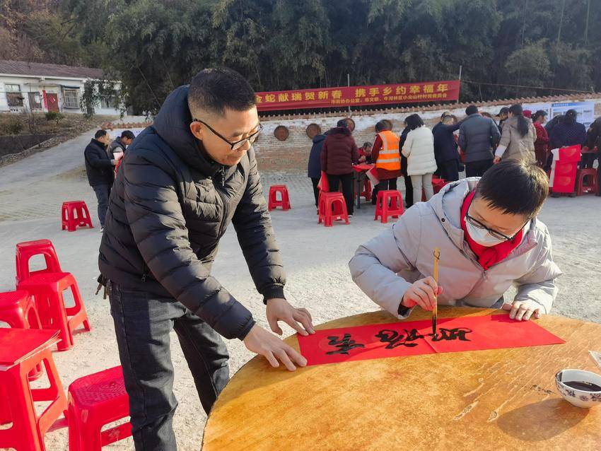丹江口市政协：履职步履不停歇  集聚发展正能量.doc