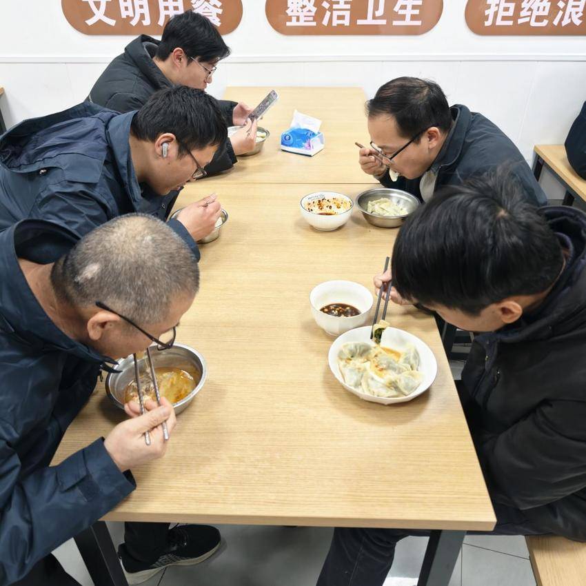 【一线传声】江北地块项目部举办包饺子活动.docx