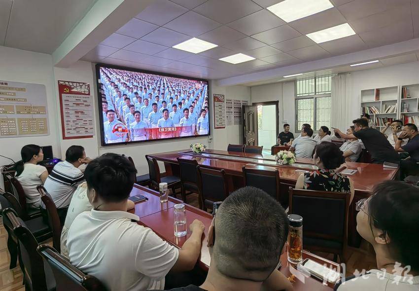 铁血铸丰碑 三农谱新篇.docx