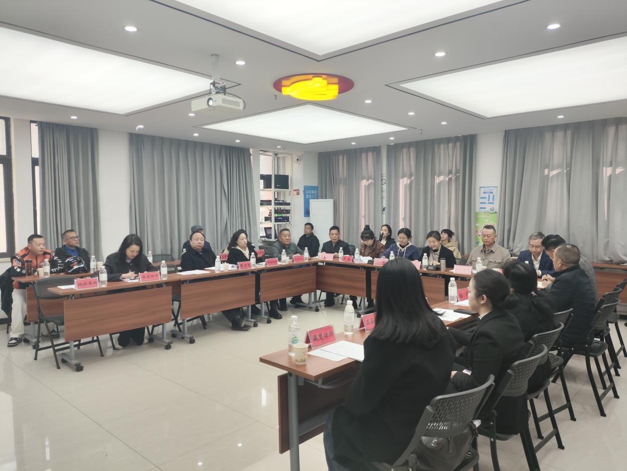 汉兴街道成立首个楼宇理事会激活“楼商居”融合治理新引擎.docx