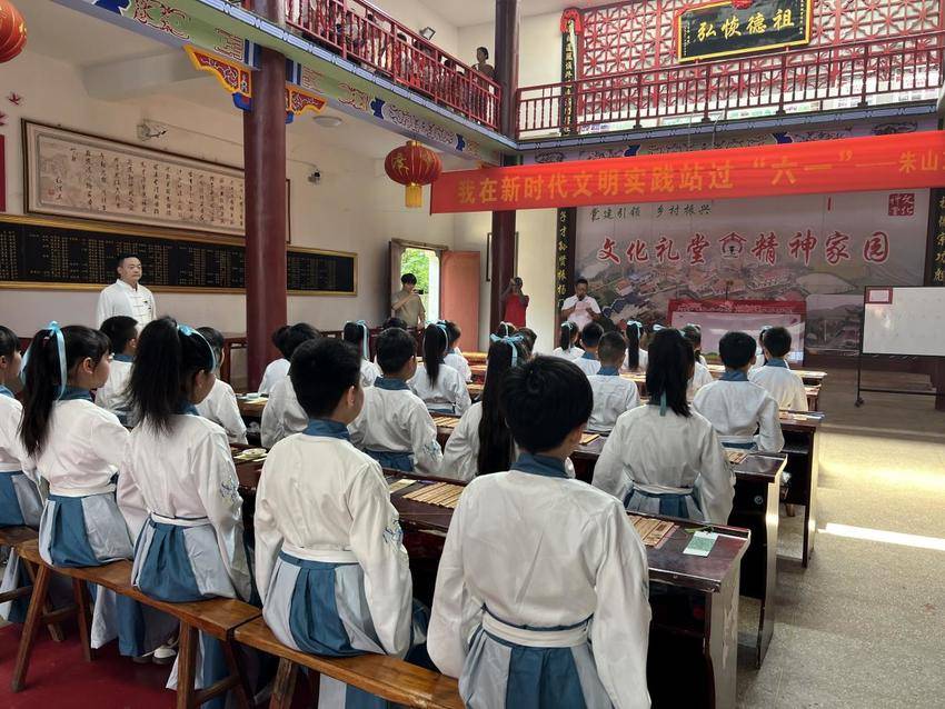 沼山镇朱山东村“开笔启智·明德育人”开笔礼：古礼传承润童心 文化根脉育新苗(1).docx