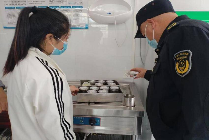安陆市市场监管局多措并举护航秋季校园食品安全.docx