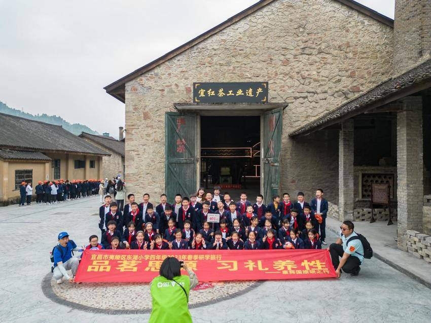 五峰挖掘少数民族传统文化  铸牢中华民族之“魂”.docx