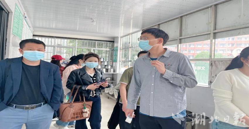 数字赋能校园食堂家校共筑“舌尖安全”新防线.docx
