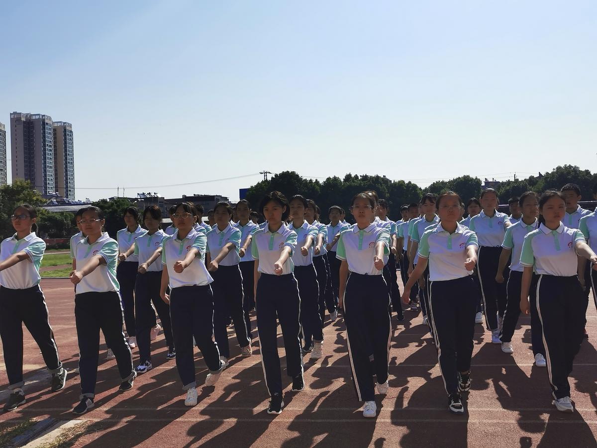 |踢正步、站军姿！襄阳高一新生军训来了