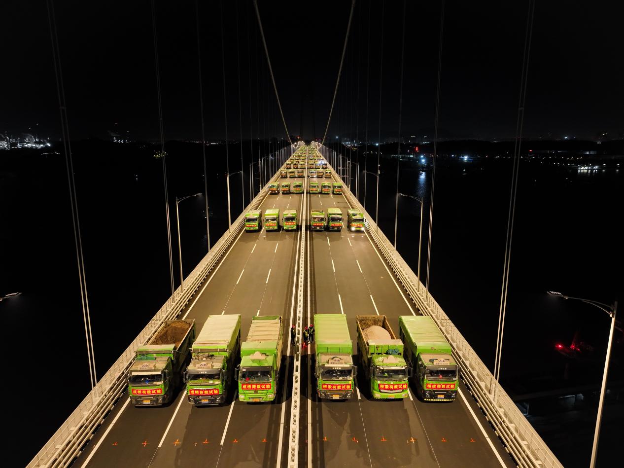 【交通强国】距离通车更近一步！南京仙新路过江通道完成荷载试验.docx