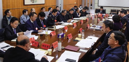 风劲帆满江天阔　再踏层峰启新程
