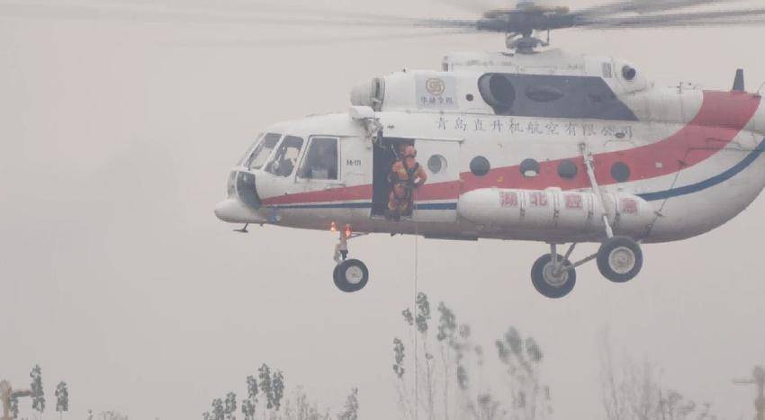 武当山航空护林站直升机群亮剑湖北省森林火灾应急演练.docx