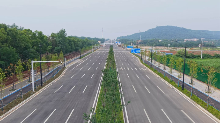 武汉经开区左岸大道直线段全线贯通，中交城投助力“一轴多廊”交通网成型.docx