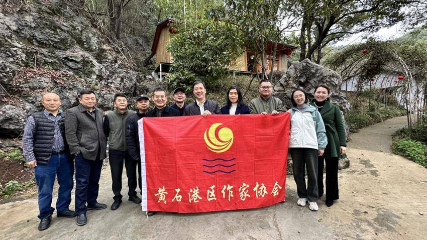 黄石港区开展“助力七大战略实施，书写文学智慧篇章”春季文学创作研讨活动  .docx