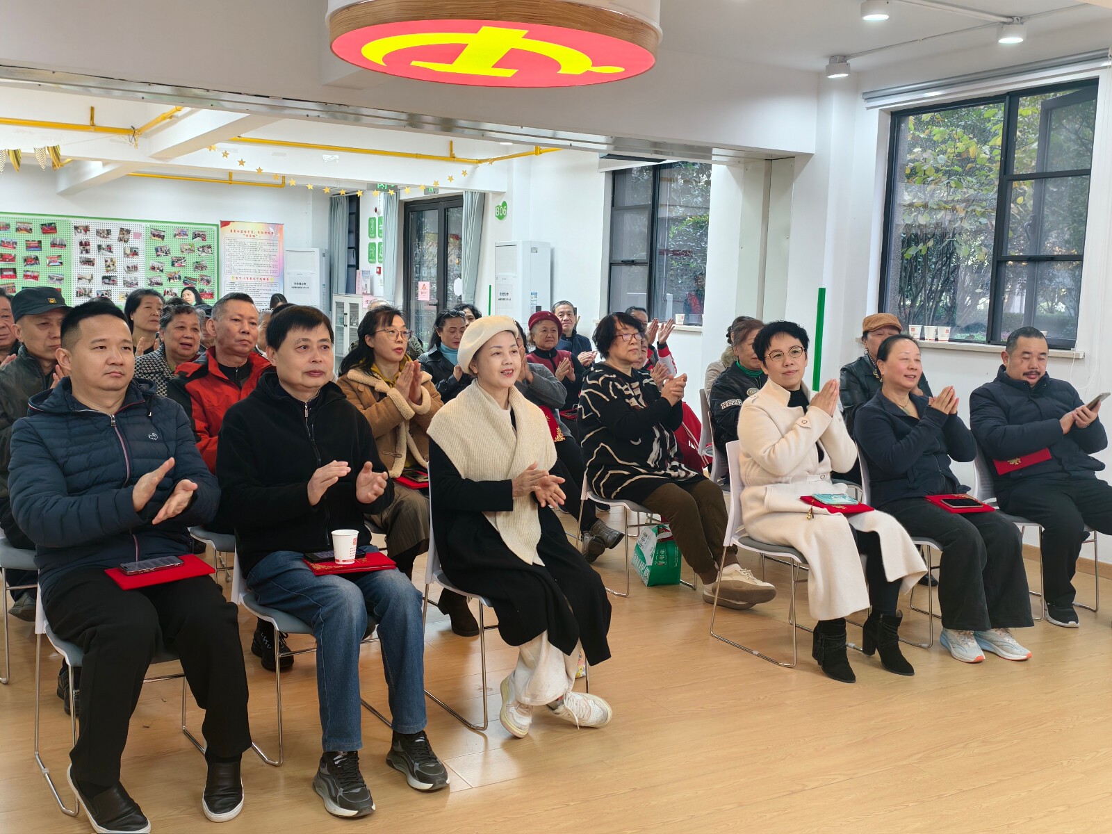 1_【20251127盛世社区】盛世社区举办“最美志愿者”积分兑换活动.docx