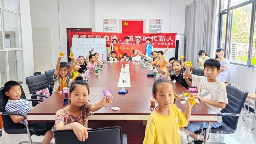 团县委组织武汉纺织大学“益起阳光”社会实践团进基层进学校进社区宣讲井冈山精神(1).docx 团县委组织武汉纺织大学“益起阳光”社会实践团进基层进学校进社区宣讲井冈山精神(1).docx