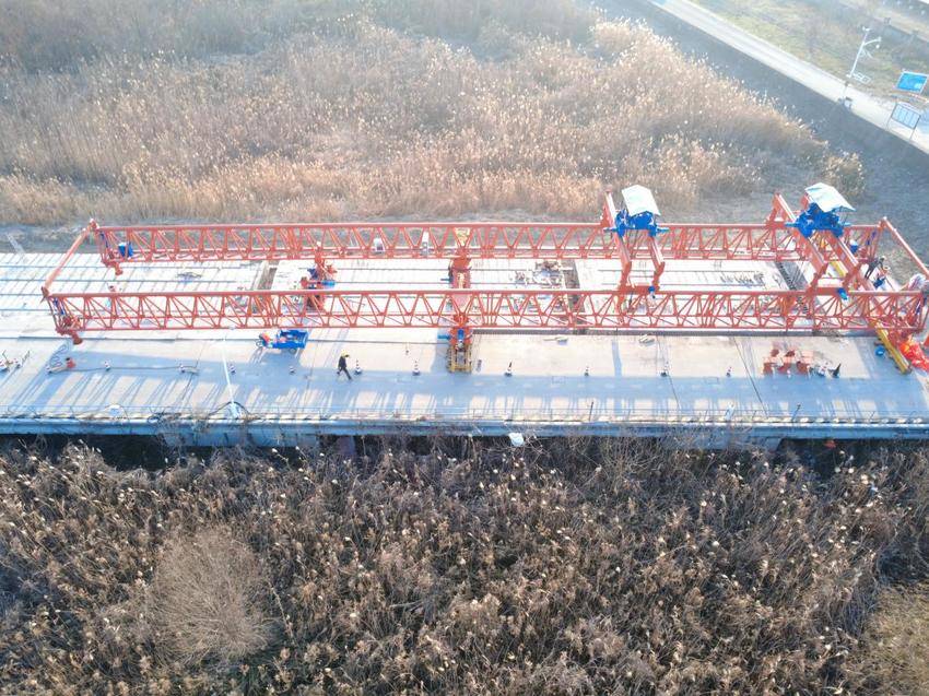 【一线传声】扬子嘉盛天然气码头项目560榀空心板安装圆满完成.docx