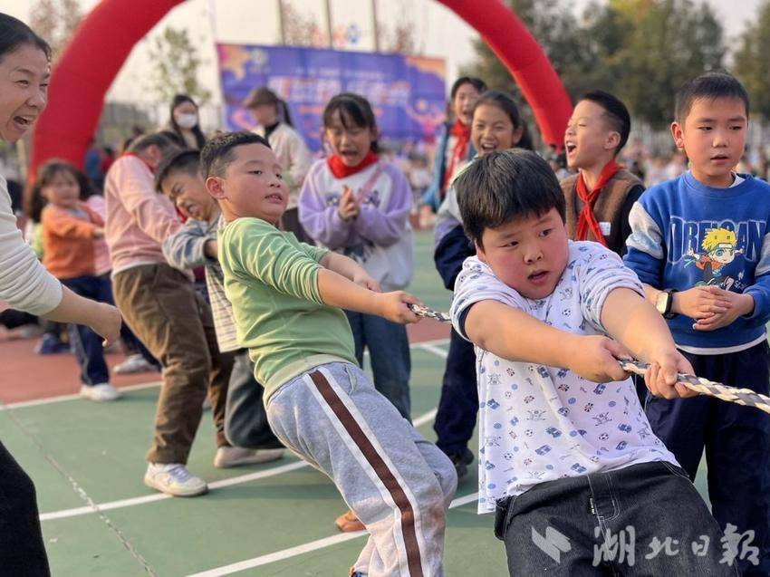 鄂州市杨叶镇白沙小学师生趣味运动会圆满举行.docx