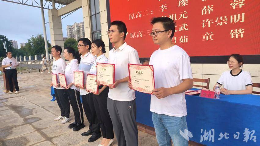 嘉鱼一中举行2025年秋季开学典礼 启航新学期逐梦新征程.docx