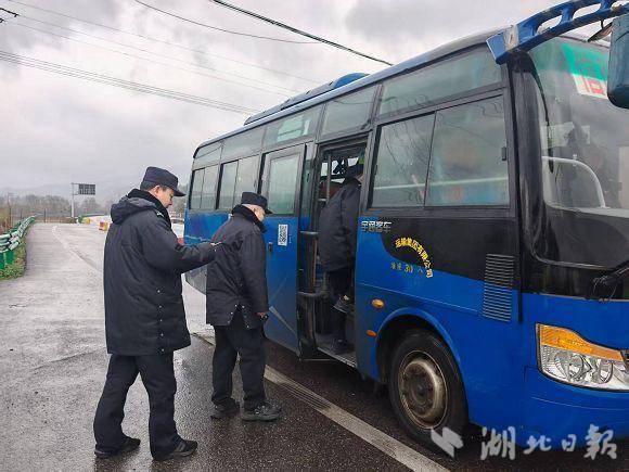 广水交警多措并举积极应对强寒潮天气