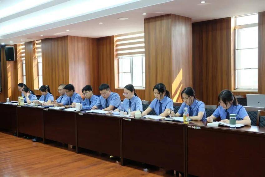 紧盯目标任务 打好收官战之青锋队篇.doc