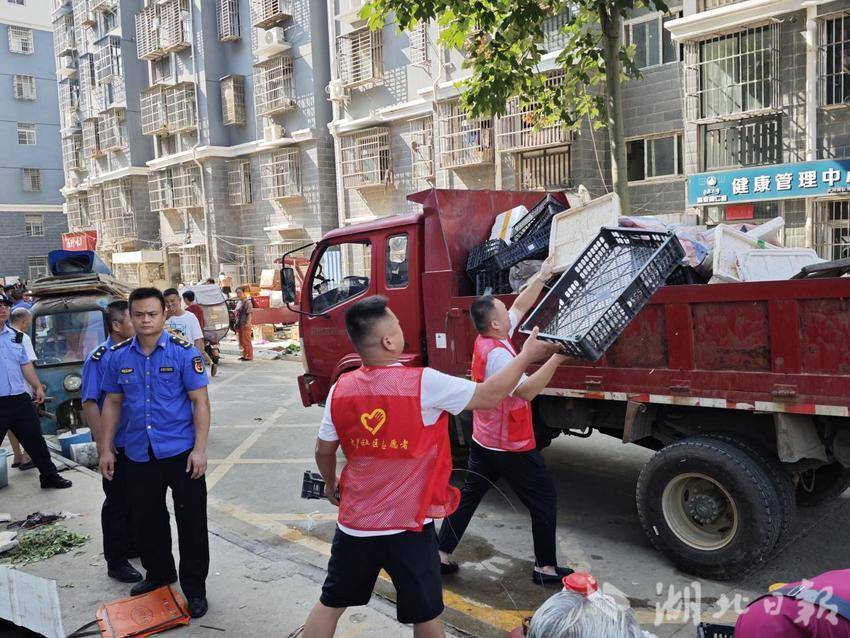 2024.8.15【我为群众办实事】“民有所呼，我有所应”多方联动整治占道经营 确保辖区道路通畅.docx