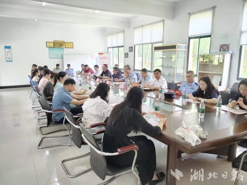 （民警进企业解读民法典中涉企法律条款）