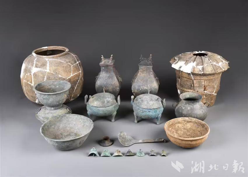 M34随葬器物组合.jpg