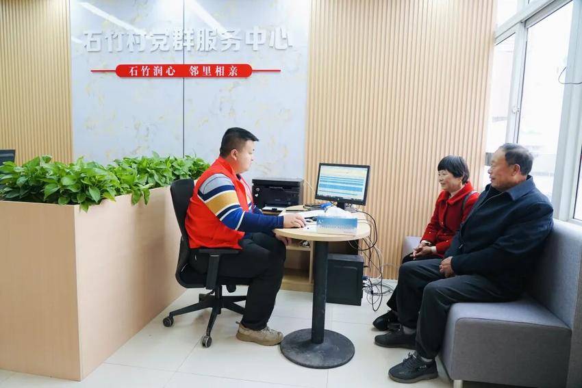 华容人都在逛的 “新地标”！不是商场，竟是改造后的党群服务中心.doc