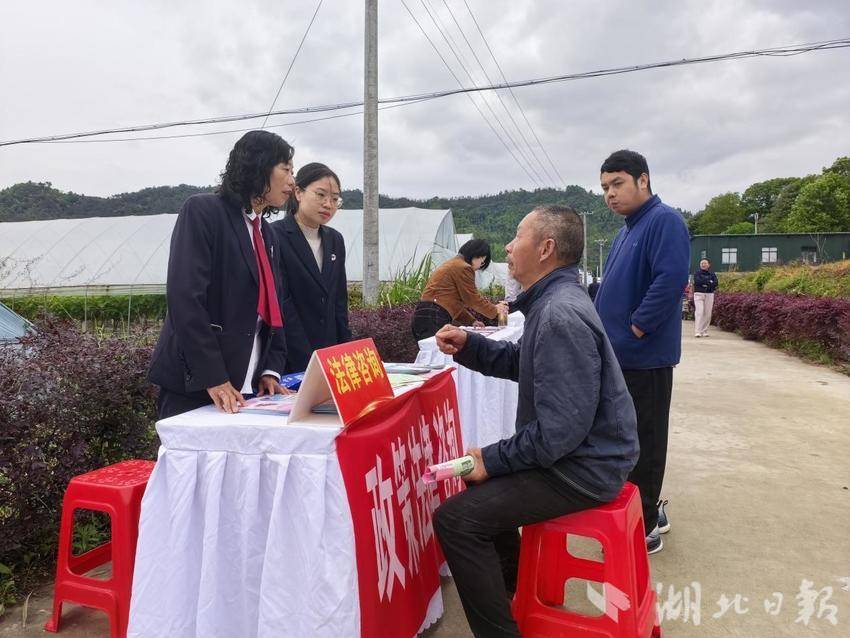 践行文明条例 共育城乡文明——罗田县匡河镇“六进六送”文明实践活动走进文斗河村、朝阳果蔬基地(1).docx