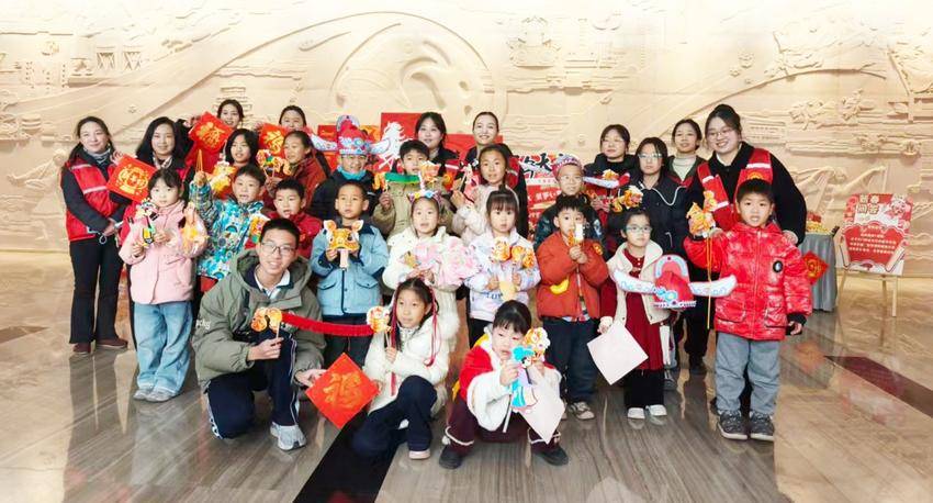 骏彩非遗润童心 文博纳福迎新春——天门市博物馆亲子文化体验活动圆满举行.docx
