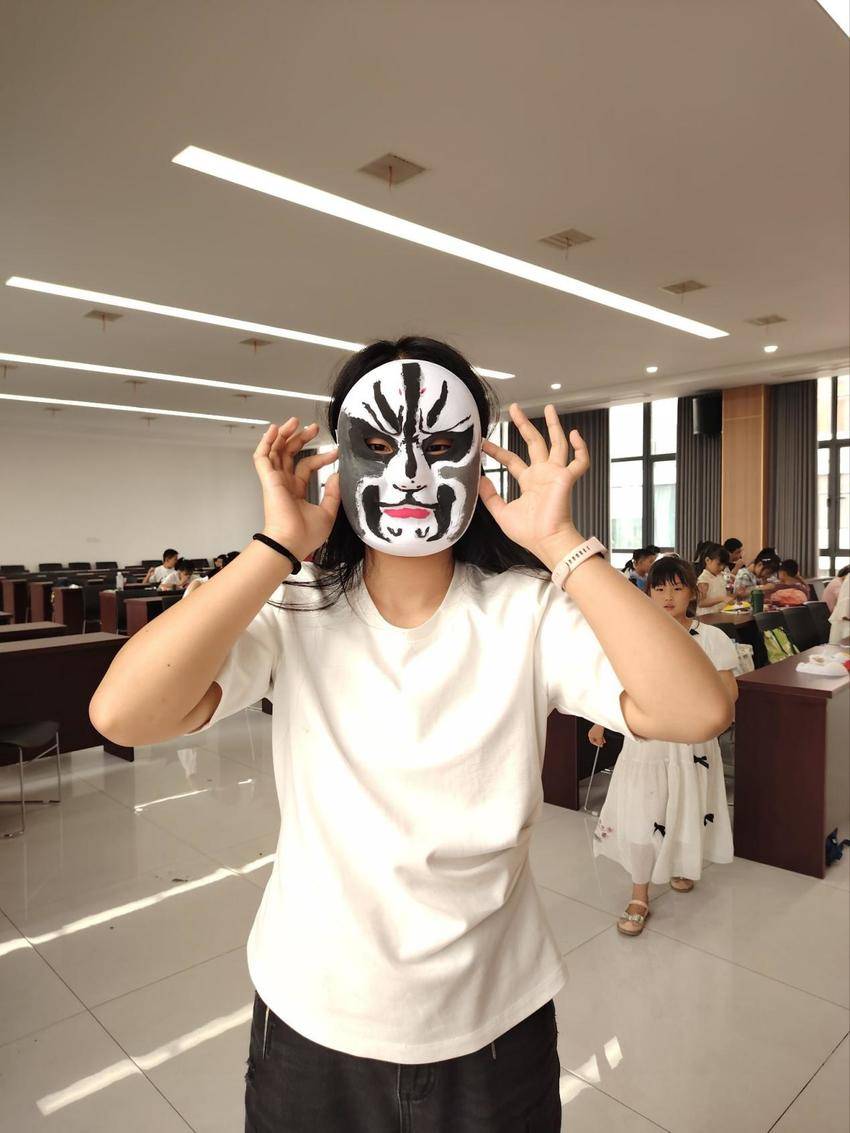 关羽的脸为什么是红的?这堂开在乡村的“脸谱课”给出了最美的答案.docx
