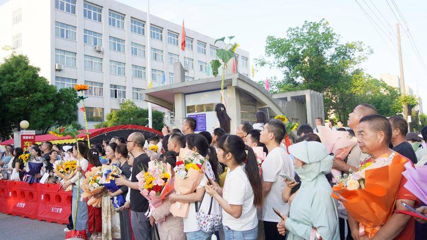 多图直击2026年天门高考暖心瞬间.docx