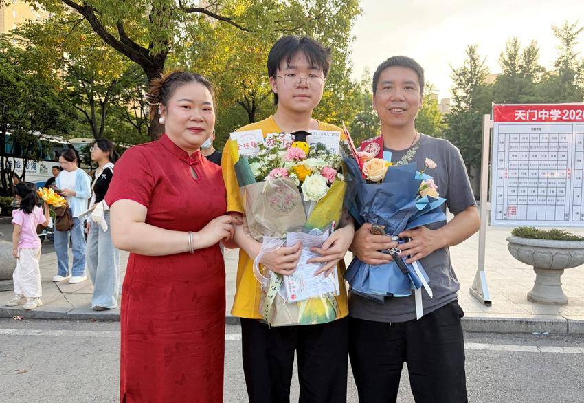 多图直击2026年天门高考暖心瞬间.docx