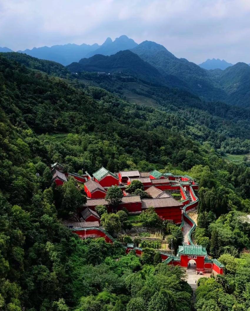 湖北发布15条春假精品旅游线路.docx