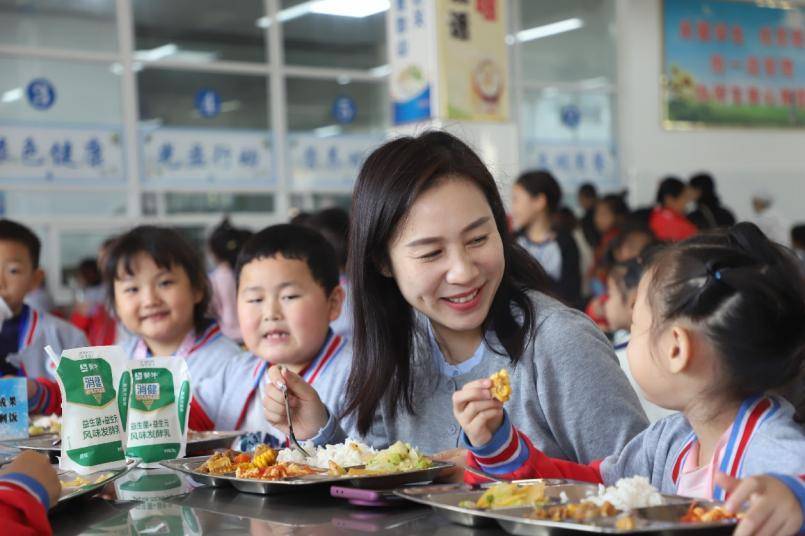 4-一一餐热饭护成长 让孩子们吃得饱吃得好.docx