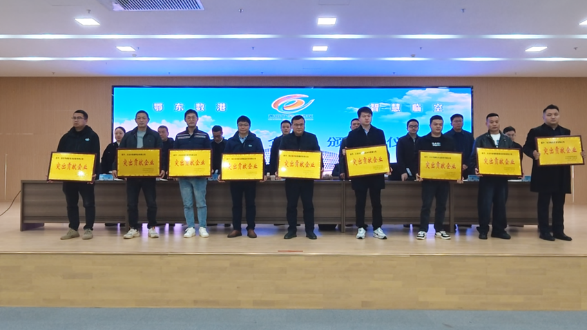 3.4-凝心聚力谋发展 真抓实干开新局.docx