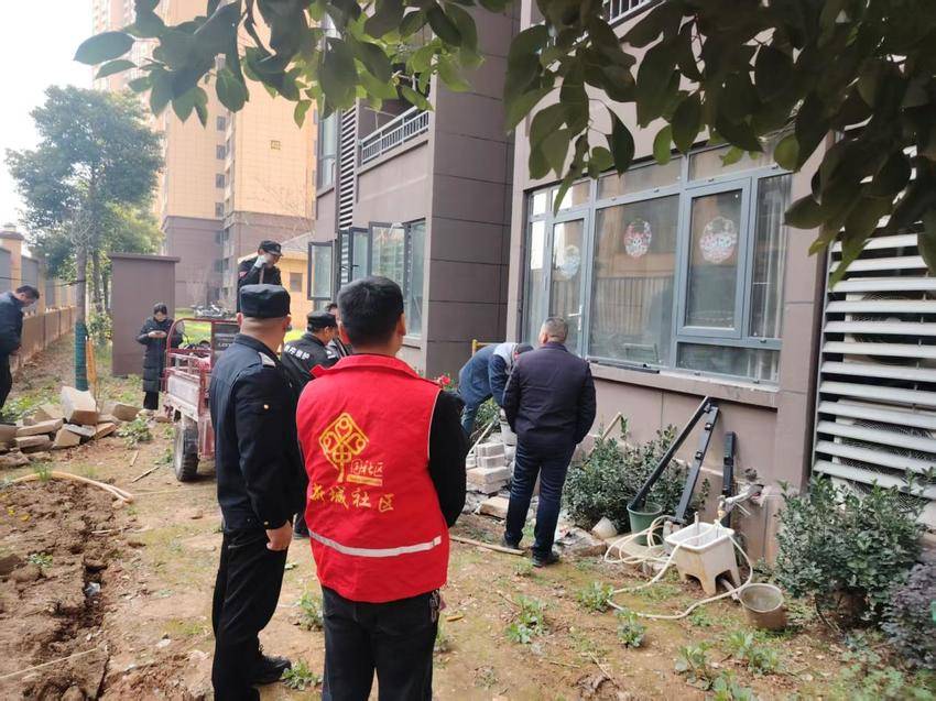 2026.3.11综合执法与社区联动整治私改阳台筑牢安全防线.docx