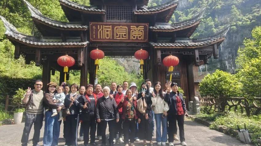 人如潮、景出圈、情暖心，恩旅集团“五一”假期交出一份优异答卷.docx