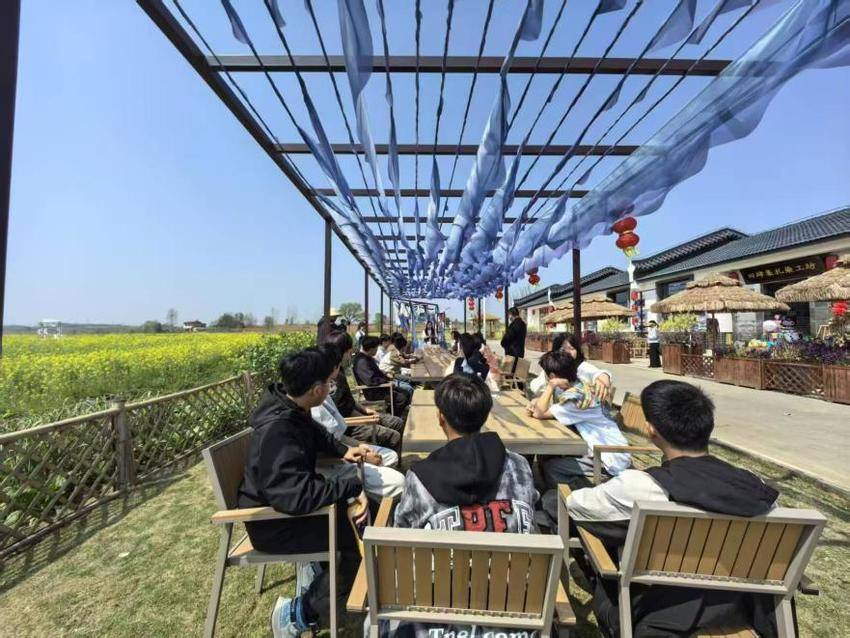 安陆市木梓乡安陆市木梓乡初级中学：踏青采茶悟劳动之美，巧手扎染承非遗匠心.docx