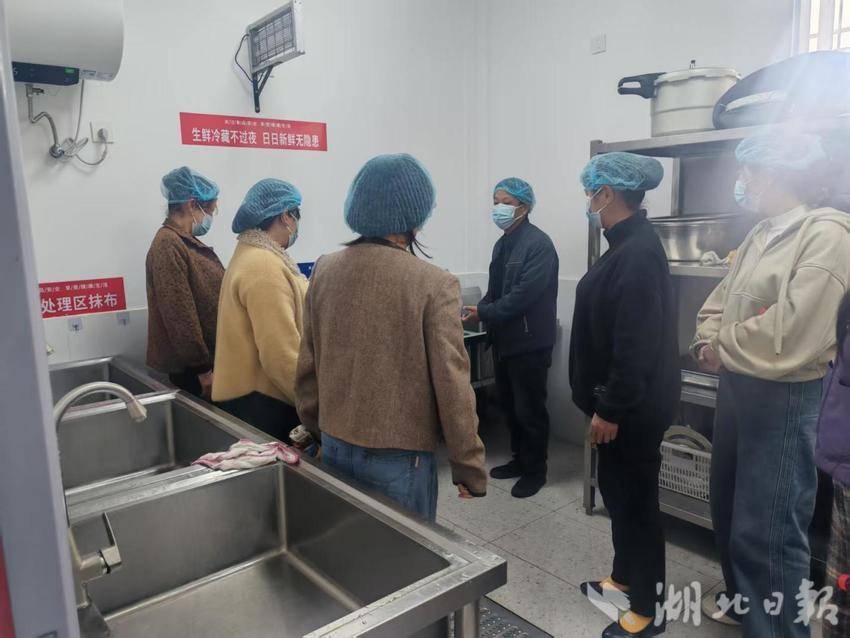 家校同心，共筑舌尖安全防线—— 杨叶镇团山小学食堂开放日圆满举行.docx