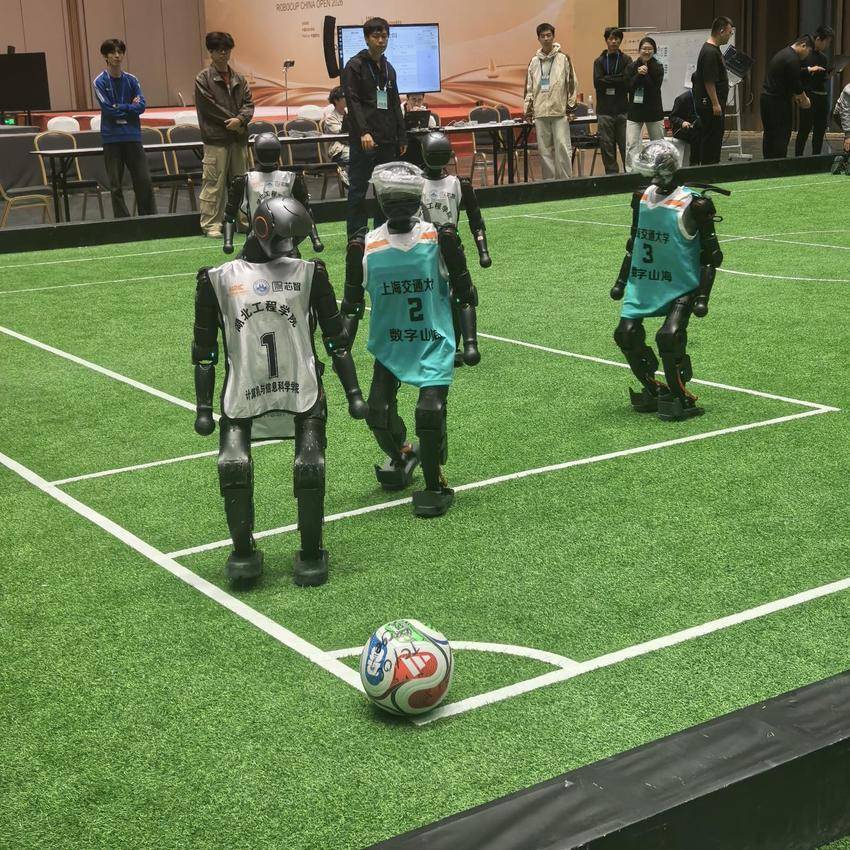 湖北工程学院“芯智队”首战RoboCup中国赛斩获季军.docx