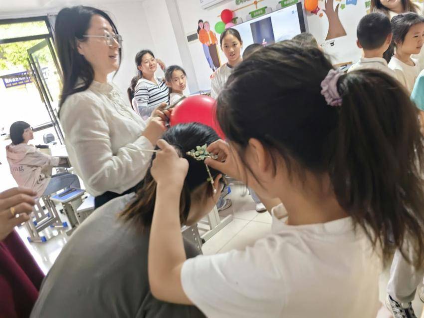 墨香寄寸草 春晖满社区——团山社区联合慧字社开展母亲节主题活动.docx