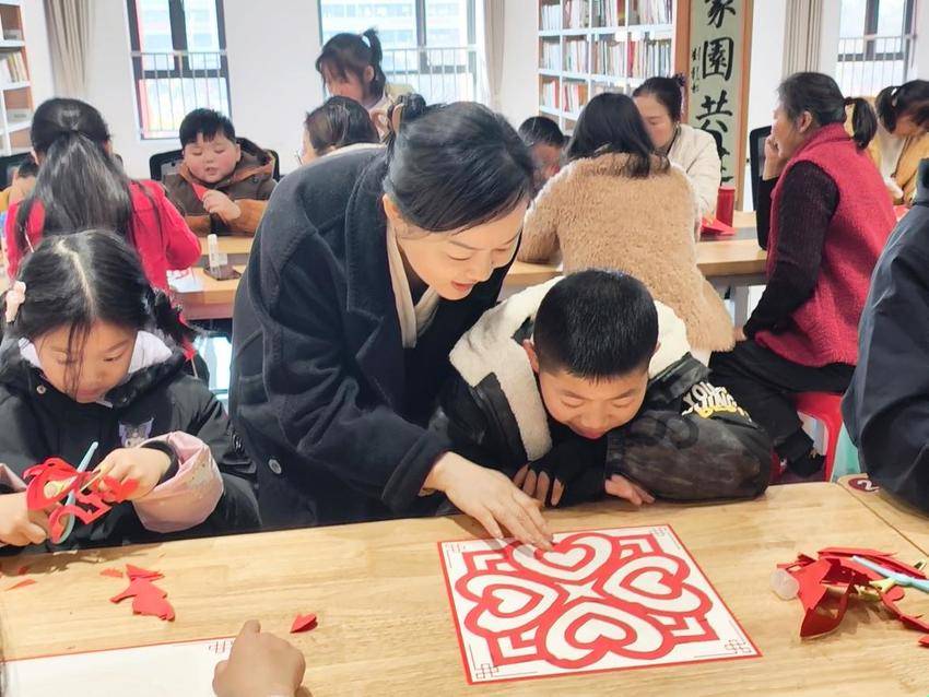 【新闻稿】“把爱带回家·暖心护航伴成长”——这个春节，葛店经开区的孩子和家长，把爱和年味一起带回家（终稿）.docx