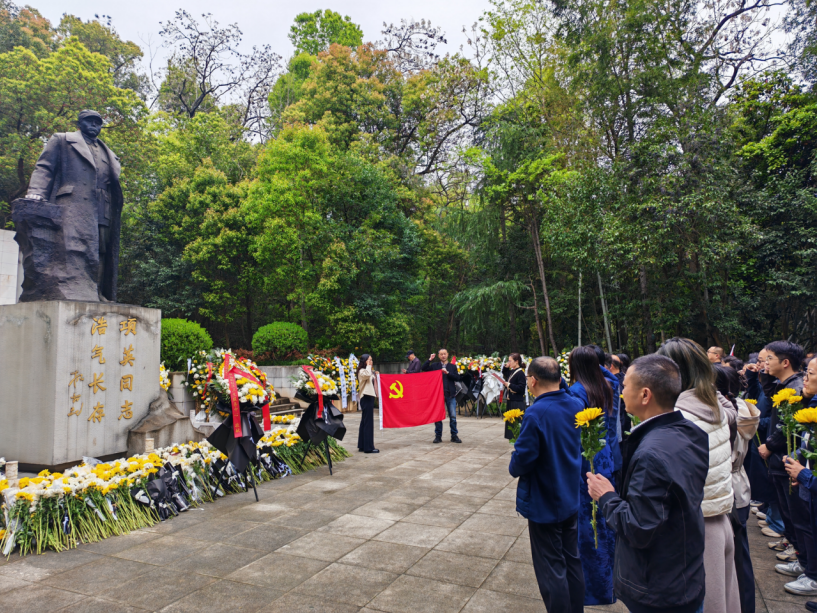 清明祭英烈 砥砺为民心 ——江夏区医疗保障局联合纸坊街社区卫生服务中心开展清明祭扫活动