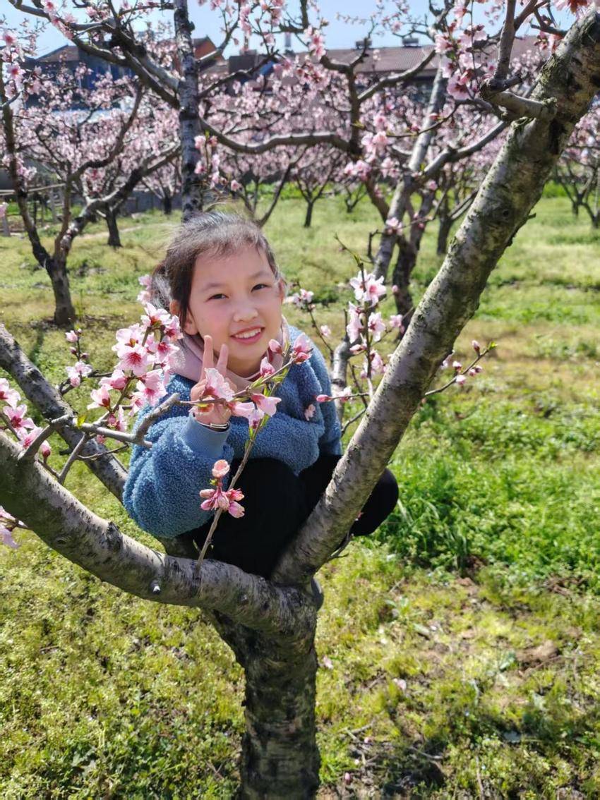 双减赋能添春色 桃花灼灼润童心.docx