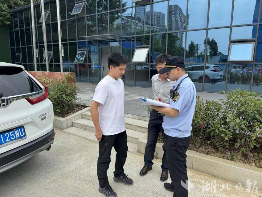 武昌中华路街道多部门联动为武昌实验中学考点考生打造暖心应考环境.docx