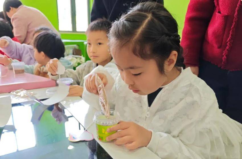 【悦读科学】探秘植物生长！小小科学家种下绿色梦想.docx
