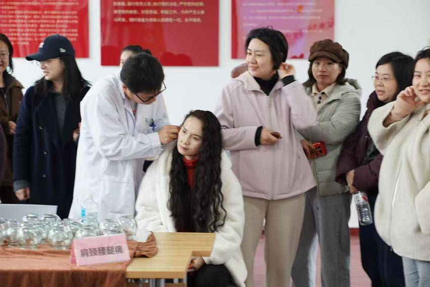 巾帼春养 芳华常安——江岸区妇联“金岸芳华·三新领域女性成长赋能计划”活动走进二七街道妇联.docx