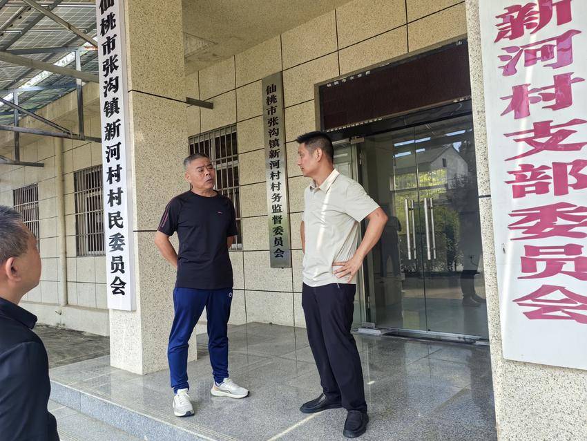 四下基层解民忧 户户走到践初心.docx