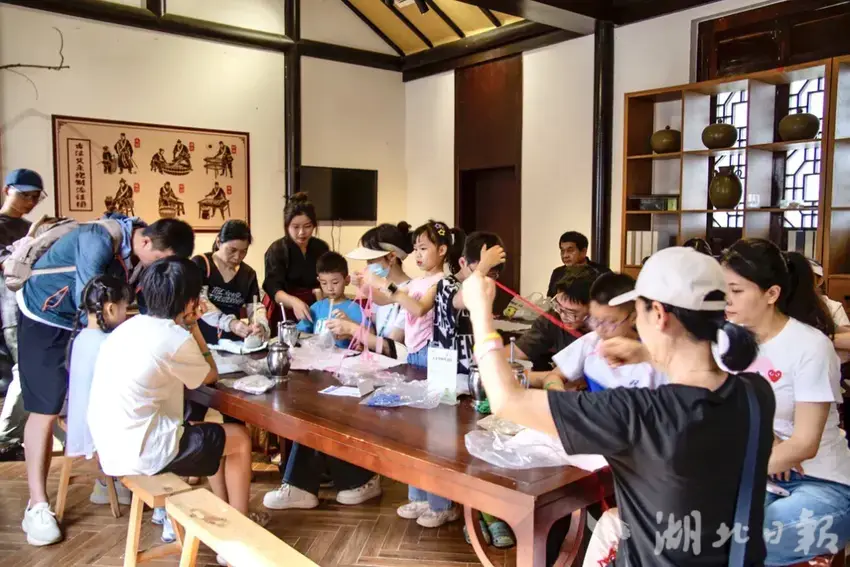 蕲春李时珍文化旅游区，清明假期“沉浸式闯江湖”(1).docx