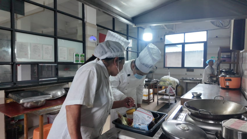 首个民族团结进步宣传周·月满中秋暖桑榆 食养敬老传温情——“小经星”志愿服务队赴九久敬老院开展志愿服务活动.docx